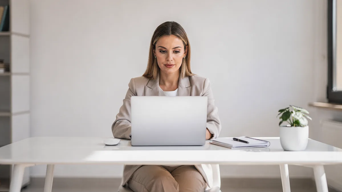 Secretariado Virtual na Espanha: Tarifas, Plataformas e Como Começar